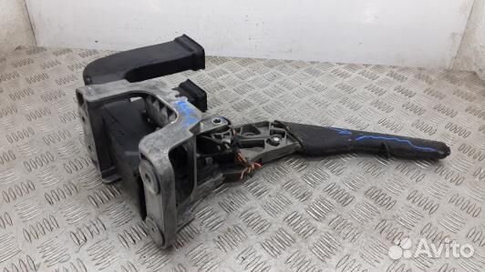 Рычаг ручного тормоза (ручник) volkswagen touran