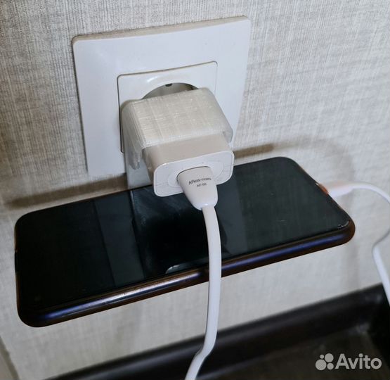 Держатель-кронштейн-полка-подставка для телефона