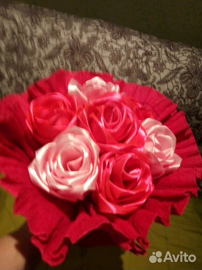 Милый букет атласных роз на подарок