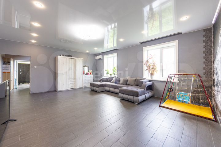 Коттедж 210 м² на участке 15 сот.