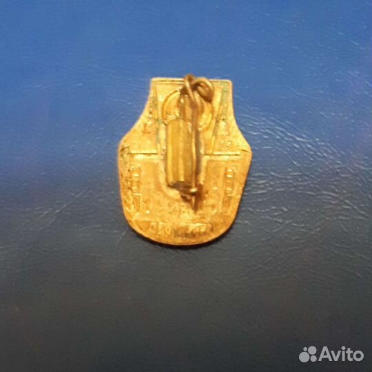 Продам значок