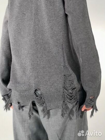 Серый джемпер