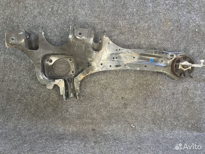 Задний продольный рычаг правый volvo s60 v60