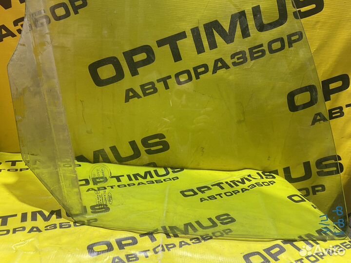 Переднее левое стекло Ford Focus 1