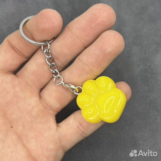 Брелок кошачья лапка