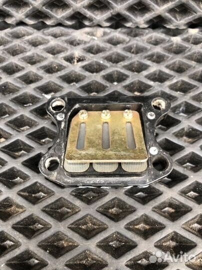 Лепестковый клапан Honda Dio 18 25 AF-18E