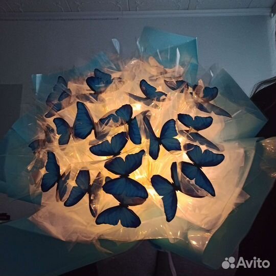 Букет из бабочек с подсветкой
