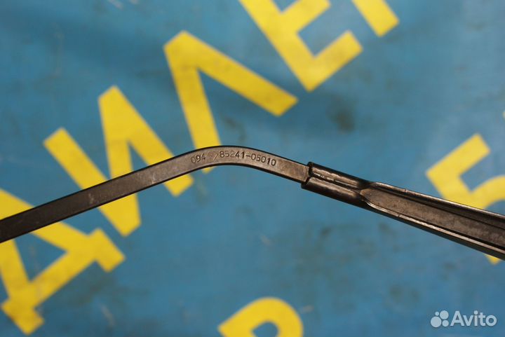 Поводок заднего дворника Toyota Carina E