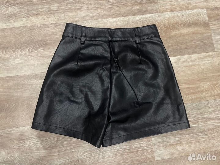 Кожаная юбка-шорты 42