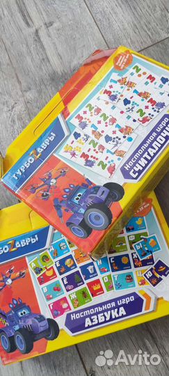 Две коробки с пазлами для подготовки к школе