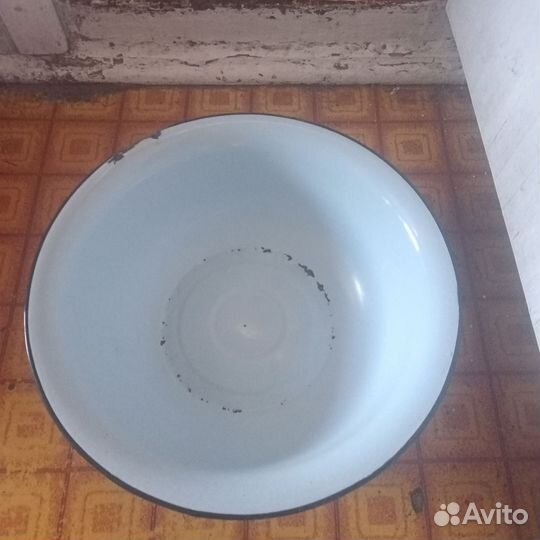 Тазы и ведро. Пластик эмаль. Цена за всё