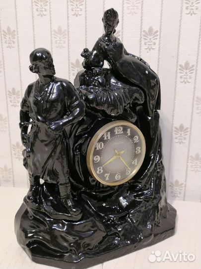 Часы механические настольные СССР