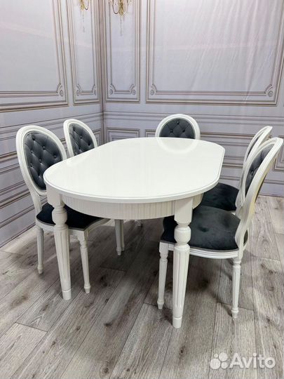 Стол и стулья