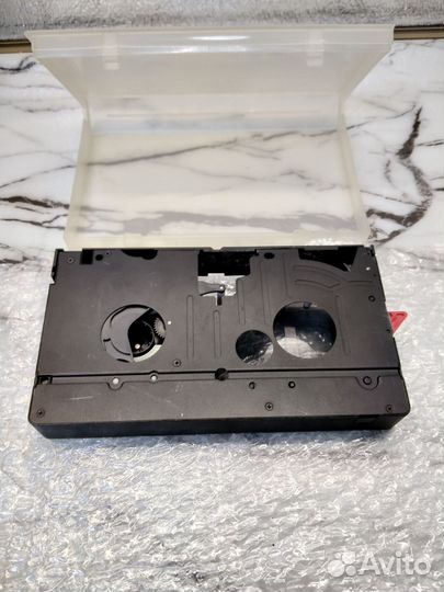 Адаптер для видеокассет с VHS-C на VHS
