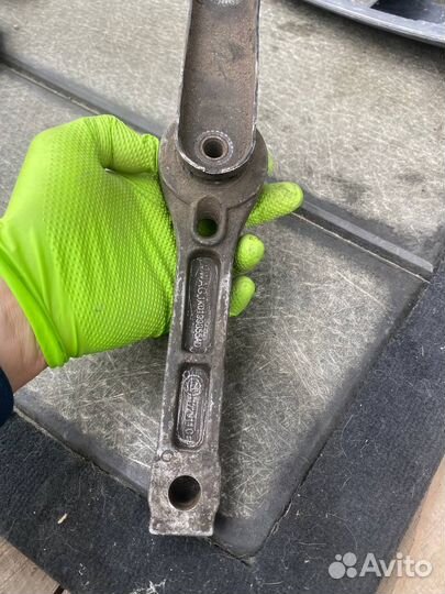 Опора двигателя задняя Audi Seat Skoda VW бу ориги