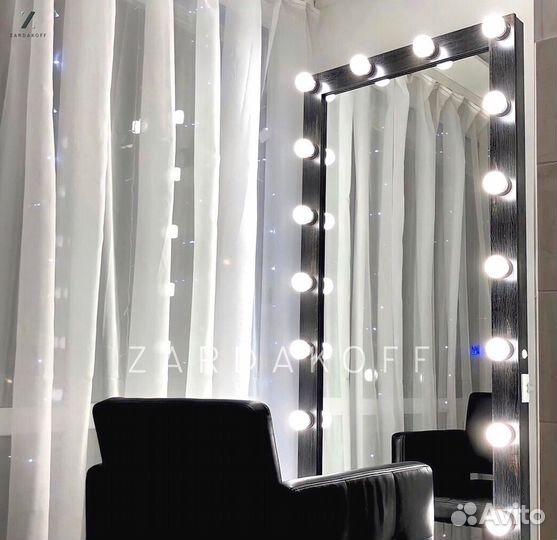 Гримерное зеркало с подсветкой