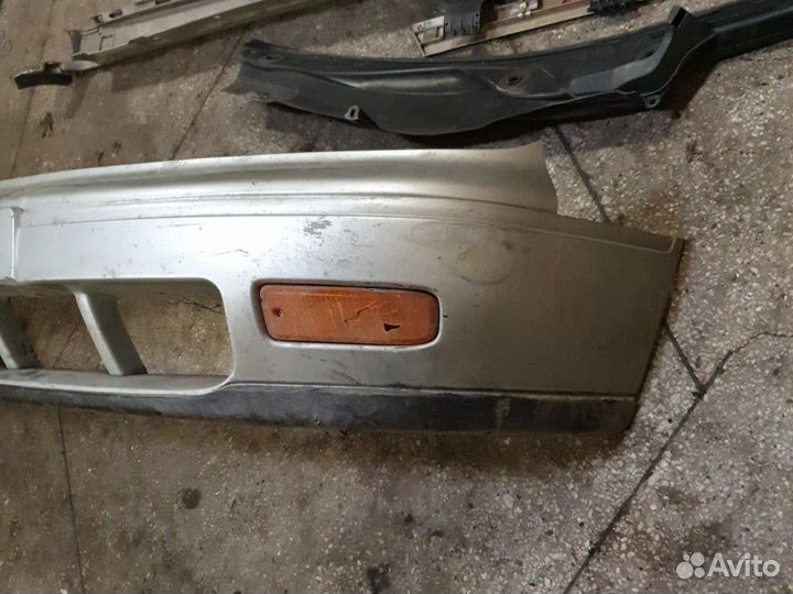 Бампер передний Ниссан Блюберд 1994 г