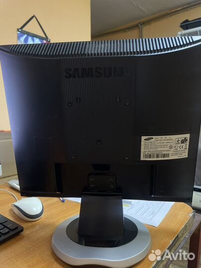 Монитор Samsung SyncMaster 710n