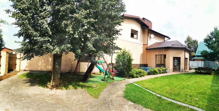 Дом 300 м² на участке 4 сот.