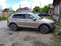 Volkswagen Tiguan 1.4 AMT, 2018, 130 000 км, с пробегом, цена 2 550 000 руб.