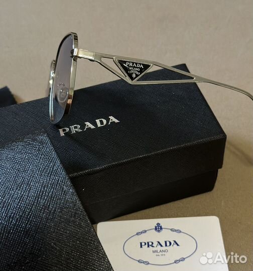 Солнцезащитные очки prada