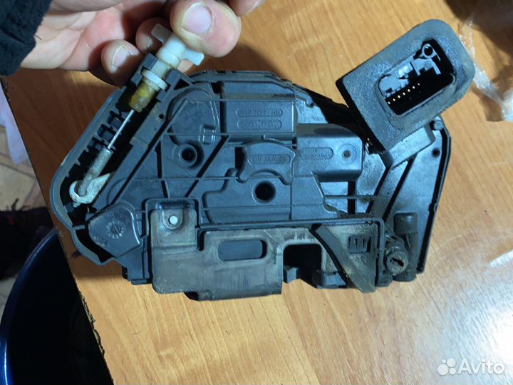 Шкода рапид 2019 задний правый замок двери