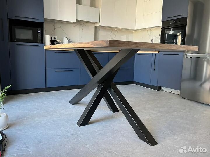 Обеденный стол в стиле loft