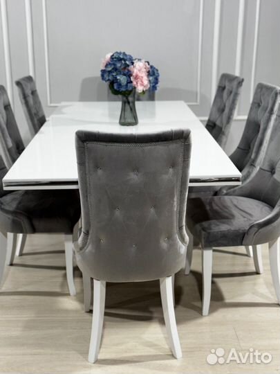 Стол и стулья