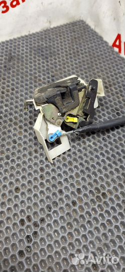 Замок задней правой двери Kia magentis