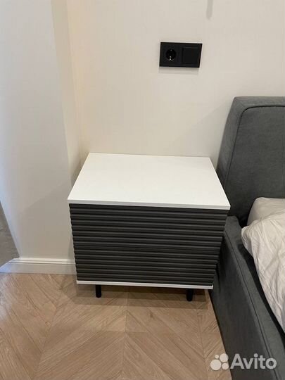 Тумба прикроватная