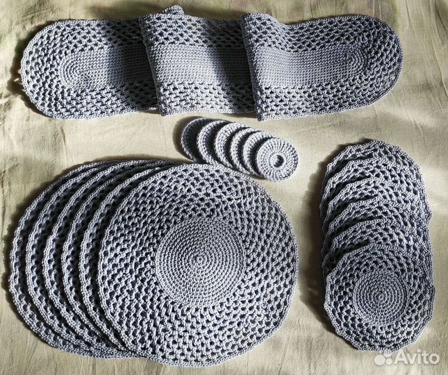 Набор для сервировки, вязаные салфетки, подставки