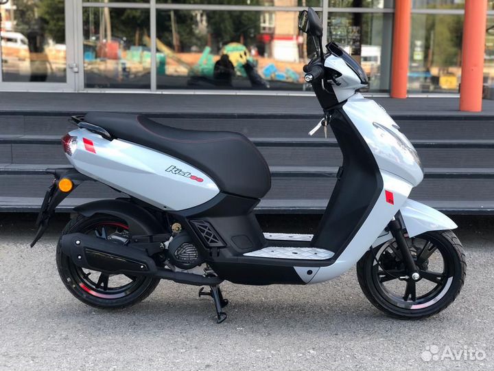 Скутер Peugeot Kisbee 50