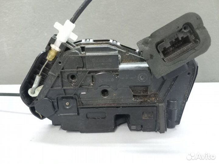 Замок двери передний правый Skoda Rapid 2018