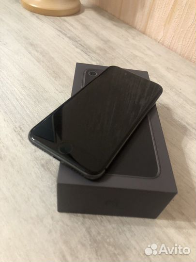 iPhone 8, 64 ГБ