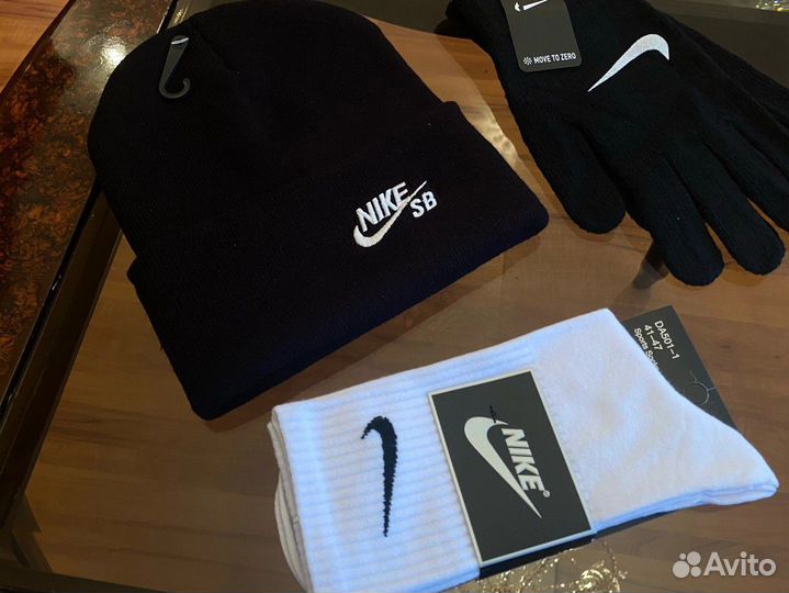 Комплект шапка и перчатки nike