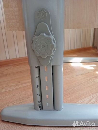 Письменный стол с регулировкой по росту Дэми