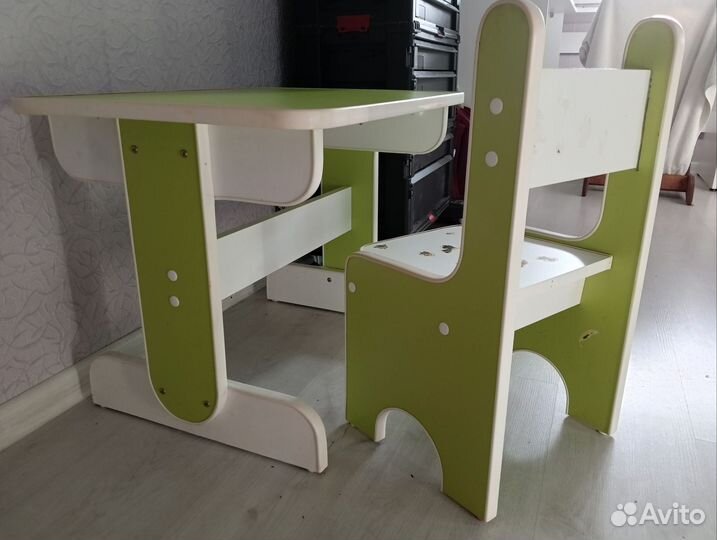 Столик и стульчик для детей