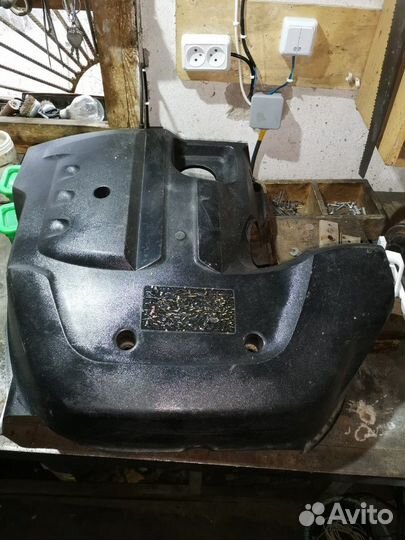 Декоративная накладка (крышка) двигателя Нива Шевр