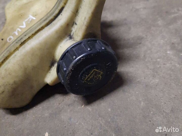 Бачок гура Renault clio