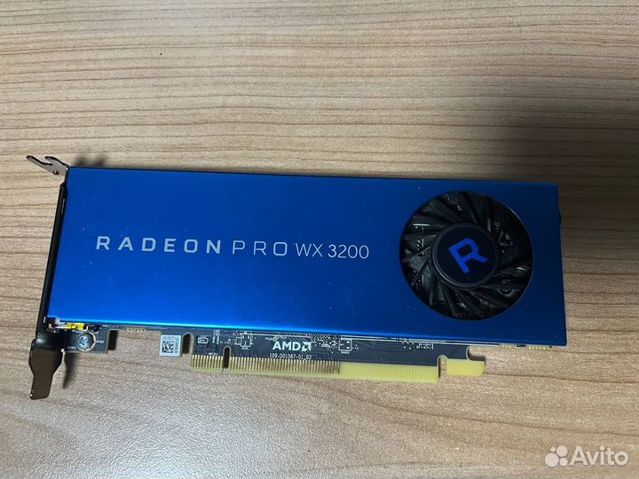 Radeon Pro WX 3200 почти новая