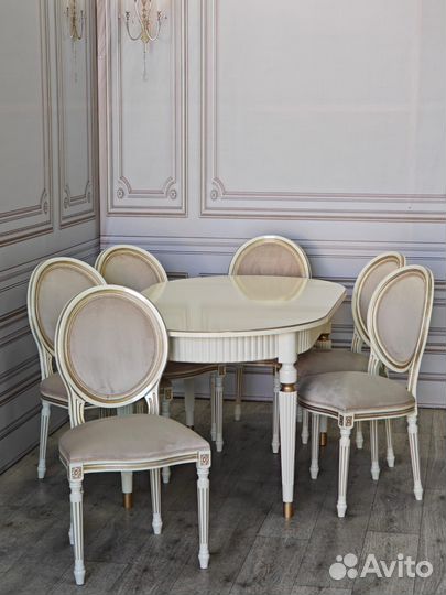 Стол и стулья