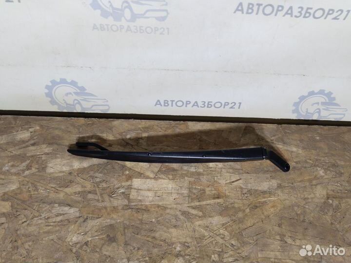 Поводок стеклоочистителя передний правый Ваз 2110