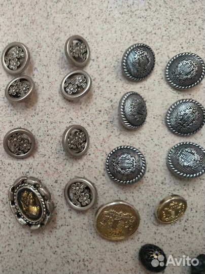 Пуговицы разные