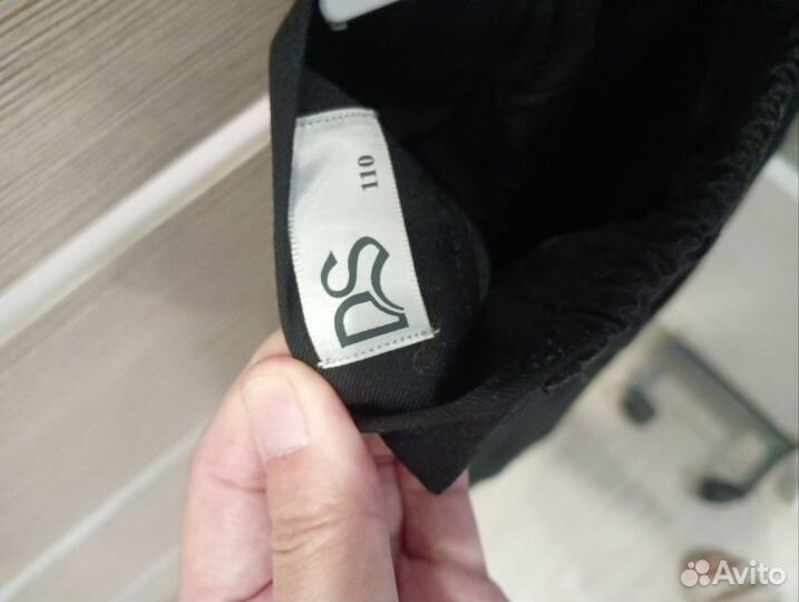 Белая рубашка, черные брюки р-р 110