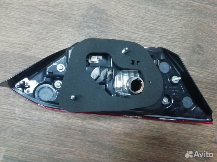 Фонарь правый Camry v70 новый
