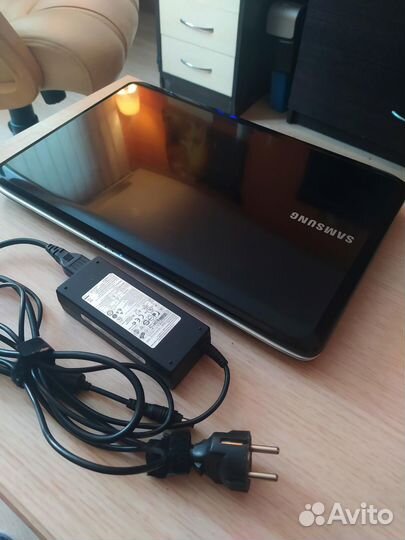 Samsung /2,3 MHz/4Gb/SSD
