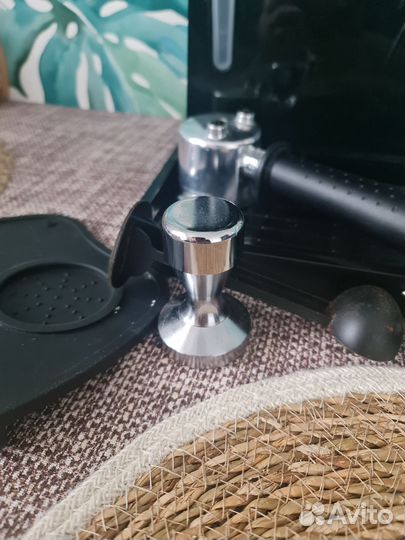 Кофеварка рожковая DeLonghi EC 230. BKчерный