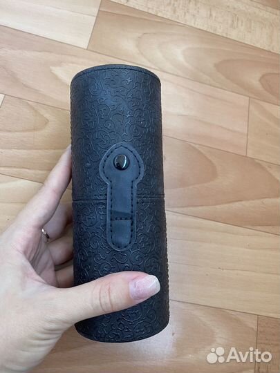 Кисти в тубусе