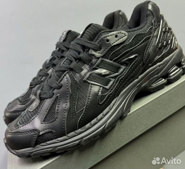 Черные New Balance 1906