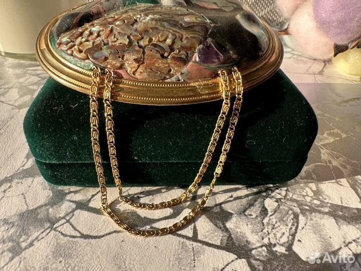 Необычная брошь с цепочками галиотис позолота